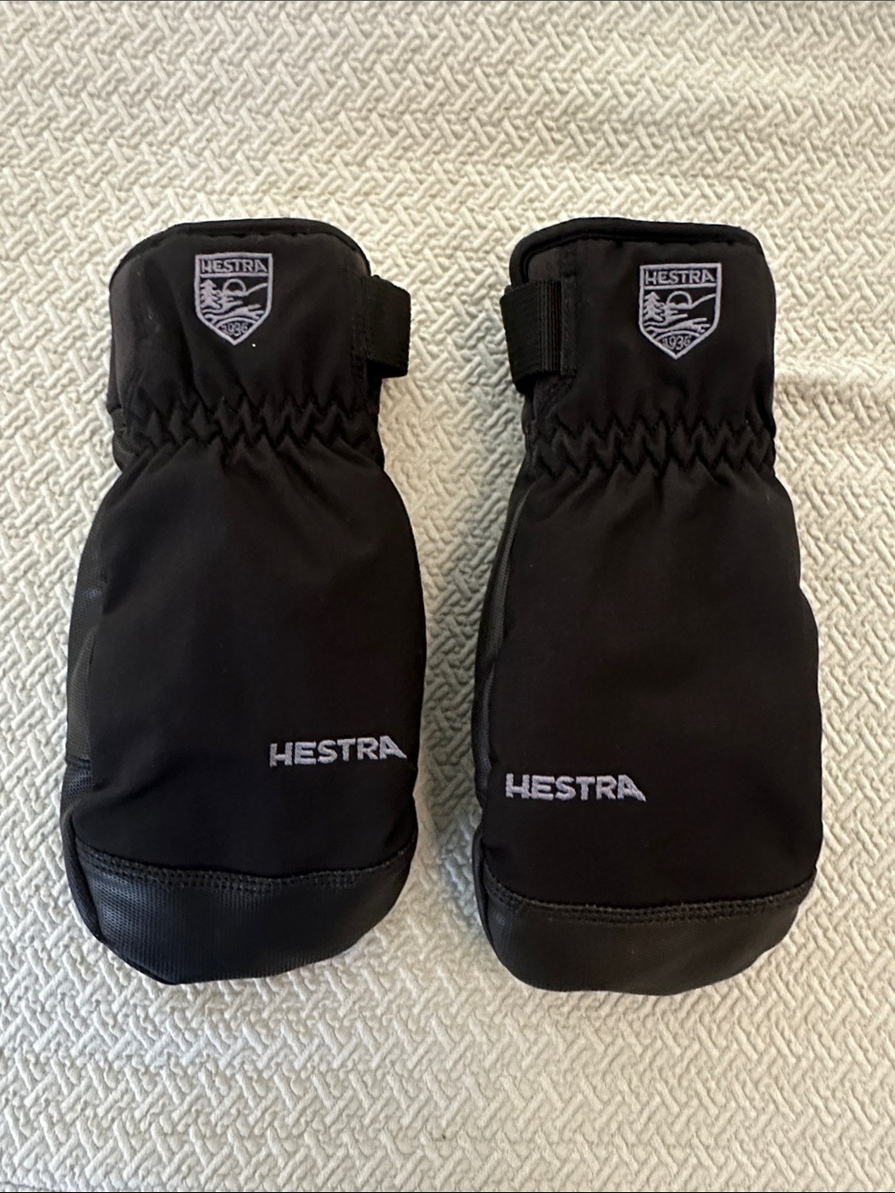 Hestra Unisex Black Insulated Mittens